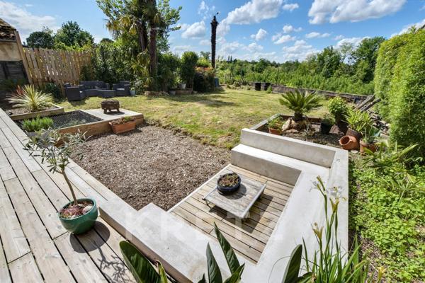 Maison bourgeoise 310m2 rénovée avec jardin, piscine et garage