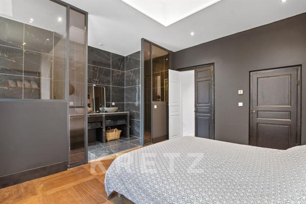 Maison bourgeoise 310m2 rénovée avec jardin, piscine et garage
