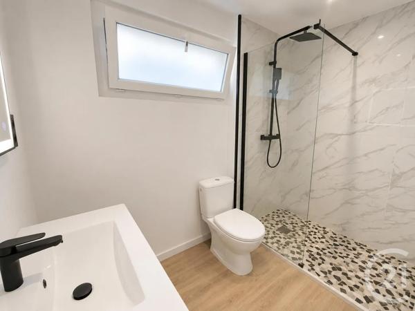 Appartement F2 à vendre  2 pièces - 44 m 2   TOULON  - 83