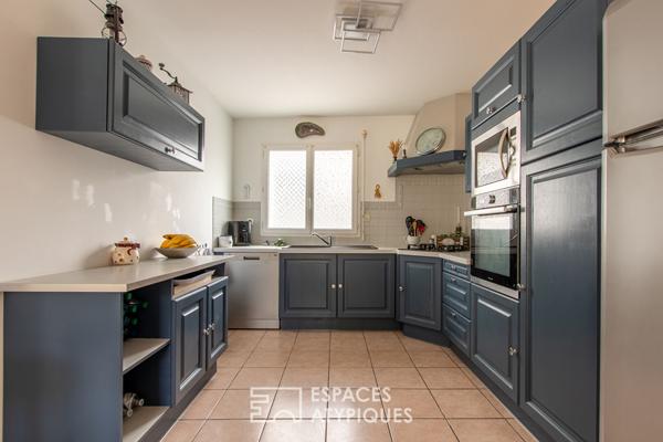 Ensemble de trois Maisons avec Jardins et Garages en Centre-Ville