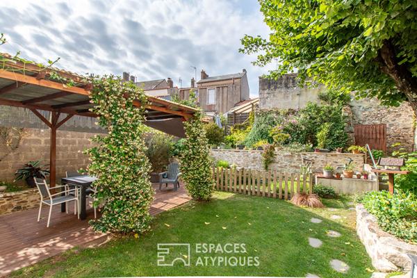 Ensemble de trois Maisons avec Jardins et Garages en Centre-Ville