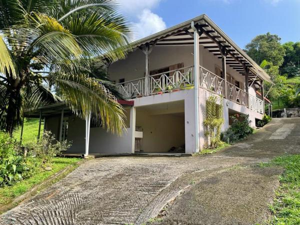 Villa de 192m² sur un terrain de 910m² située à Saint-Joseph