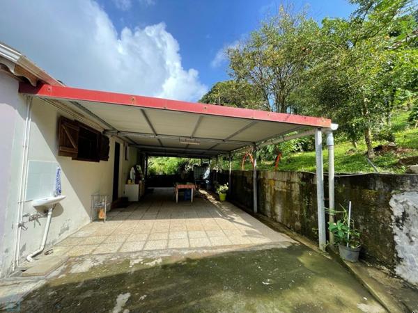 Villa de 192m² sur un terrain de 910m² située à Saint-Joseph