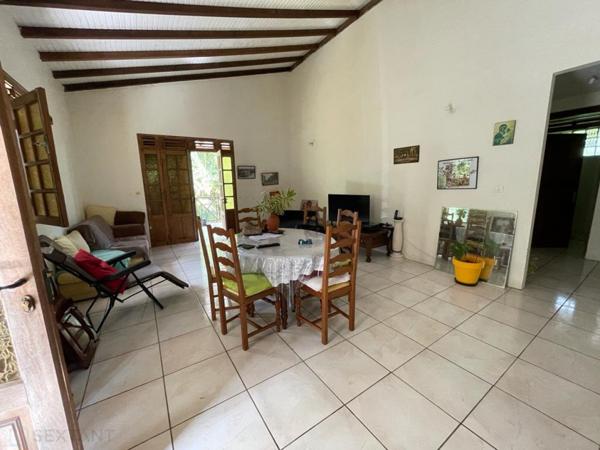 Villa de 192m² sur un terrain de 910m² située à Saint-Joseph