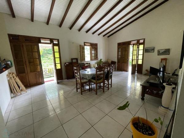 Villa de 192m² sur un terrain de 910m² située à Saint-Joseph