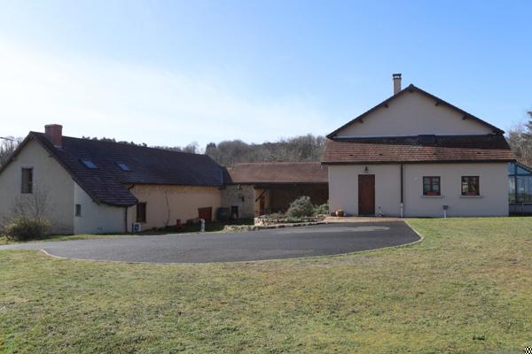 SUPERBE PROPRIETE AVEC GITE 3 ETOILES ET VASTE TERRAIN DE 6250 M2