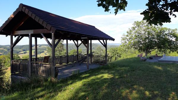 SUPERBE PROPRIETE AVEC GITE 3 ETOILES ET VASTE TERRAIN DE 6250 M2