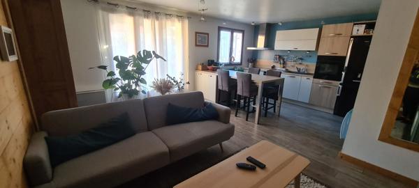 FAVERGES. APPARTEMENT 3 PIECES AVEC CAVE