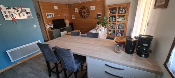 FAVERGES. APPARTEMENT 3 PIECES AVEC CAVE
