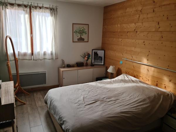 FAVERGES. APPARTEMENT 3 PIECES AVEC CAVE