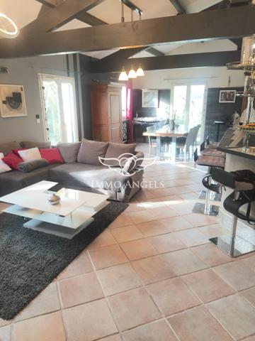 Maison spacieuse avec studio et piscine
