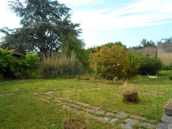 SAVIGNY-LEVESCAULT, deux maisons d'habitation mitoyennes à rénover (IDEAL INVESTISSEUR). La 1èr...