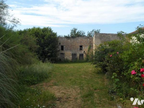 SAVIGNY-LEVESCAULT, deux maisons d'habitation mitoyennes à rénover (IDEAL INVESTISSEUR). La 1èr...