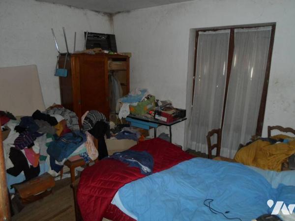 SAVIGNY-LEVESCAULT, deux maisons d'habitation mitoyennes à rénover (IDEAL INVESTISSEUR). La 1èr...