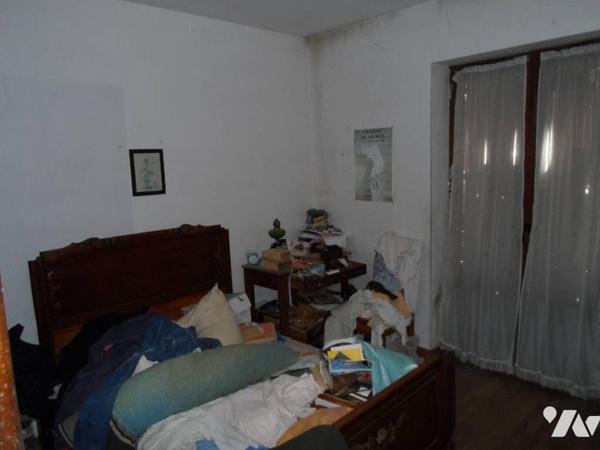 SAVIGNY-LEVESCAULT, deux maisons d'habitation mitoyennes à rénover (IDEAL INVESTISSEUR). La 1èr...