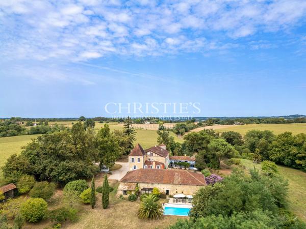 Maison de caractère du XVIIe siècle avec gîte, piscine et 3 hectares