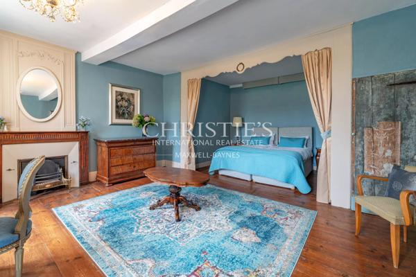 Maison de caractère du XVIIe siècle avec gîte, piscine et 3 hectares