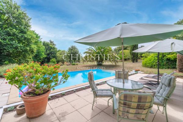 Maison de caractère du XVIIe siècle avec gîte, piscine et 3 hectares