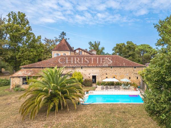 Maison de caractère du XVIIe siècle avec gîte, piscine et 3 hectares