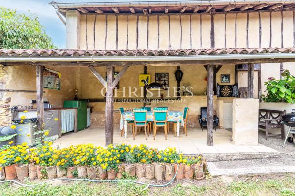 Maison de caractère du XVIIe siècle avec gîte, piscine et 3 hectares