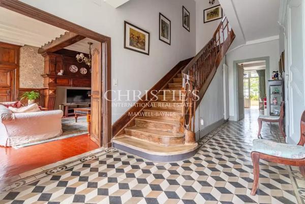 Maison de caractère du XVIIe siècle avec gîte, piscine et 3 hectares