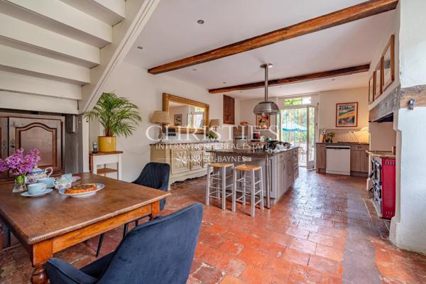 Maison de caractère du XVIIe siècle avec gîte, piscine et 3 hectares