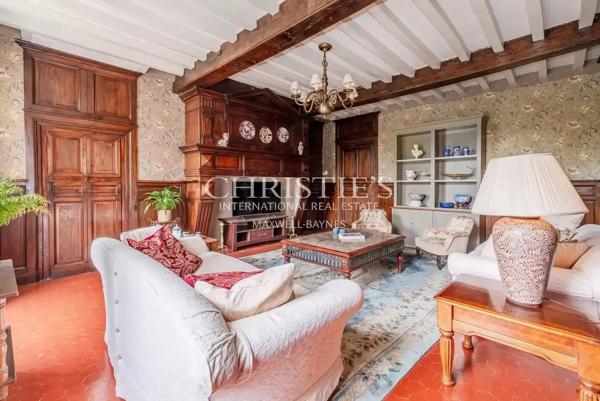 Maison de caractère du XVIIe siècle avec gîte, piscine et 3 hectares