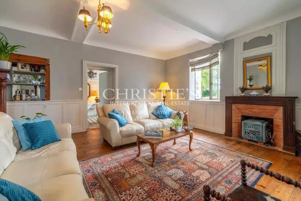 Maison de caractère du XVIIe siècle avec gîte, piscine et 3 hectares