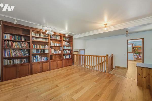 Thoiry – Élégante demeure familiale de 342 m² avec piscine couverte, appartement indépendant et vue 