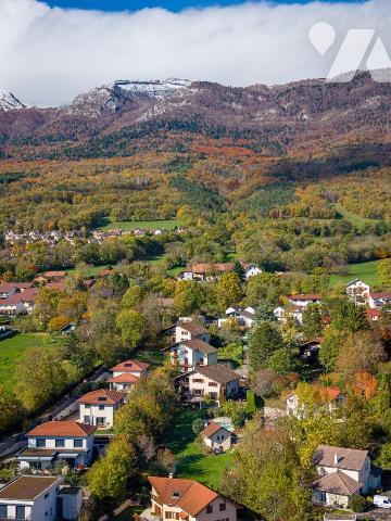 Thoiry – Élégante demeure familiale de 342 m² avec piscine couverte, appartement indépendant et vue 