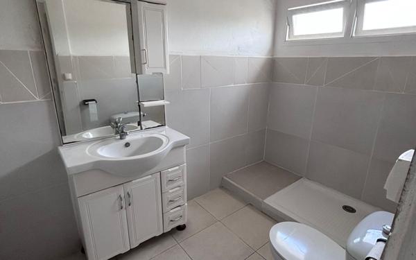 Maison à louer    3 pièces • 80 m2 Le Lamentin