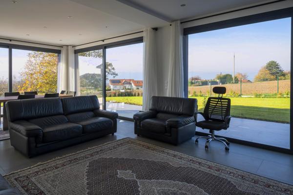 Loisin (74140) Villa contemporaine 2023 avec vue lac Léman, 207 m² habitables et terrasse panoramique