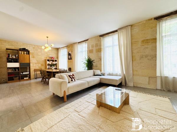 BORDEAUX – COURS DU MÉDOC | MAISON BOURGEOISE RÉNOVÉE DE 350 M² de surface utile | TERRASSE | DÉPENDANCE AVEC JACUZZI | GARAGE