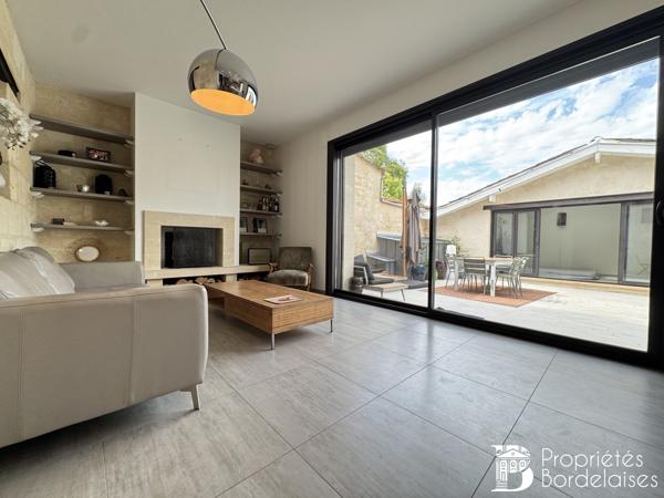BORDEAUX – COURS DU MÉDOC | MAISON BOURGEOISE RÉNOVÉE DE 350 M² de surface utile | TERRASSE | DÉPENDANCE AVEC JACUZZI | GARAGE