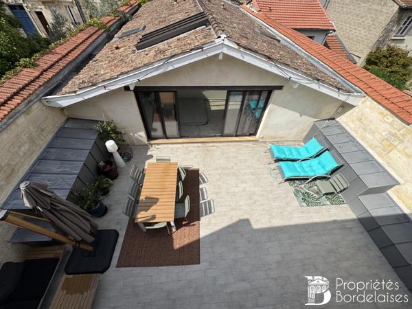 BORDEAUX – COURS DU MÉDOC | MAISON BOURGEOISE RÉNOVÉE DE 350 M² de surface utile | TERRASSE | DÉPENDANCE AVEC JACUZZI | GARAGE