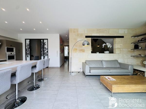 BORDEAUX – COURS DU MÉDOC | MAISON BOURGEOISE RÉNOVÉE DE 350 M² de surface utile | TERRASSE | DÉPENDANCE AVEC JACUZZI | GARAGE