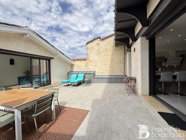 BORDEAUX – COURS DU MÉDOC | MAISON BOURGEOISE RÉNOVÉE DE 350 M² de surface utile | TERRASSE | DÉPENDANCE AVEC JACUZZI | GARAGE