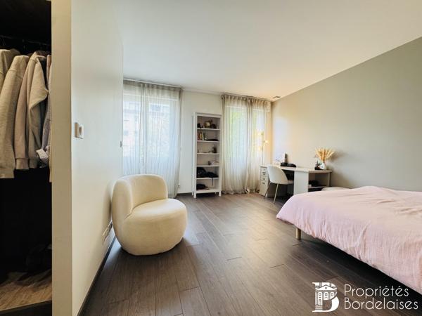 BORDEAUX – COURS DU MÉDOC | MAISON BOURGEOISE RÉNOVÉE DE 350 M² de surface utile | TERRASSE | DÉPENDANCE AVEC JACUZZI | GARAGE