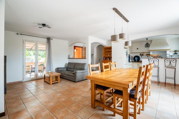 Saint-Cyr-sur-Mer (83270) VILLA DIVISEE EN 2 APPARTEMENTS- 148M2 - PISCINE - JARDIN