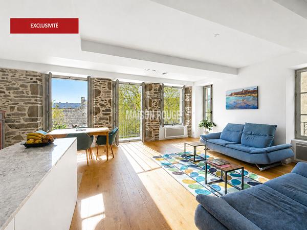Appartement T3 à Saint-Malo Intra-Muros avec balcon, vue château et charme de l'ancien