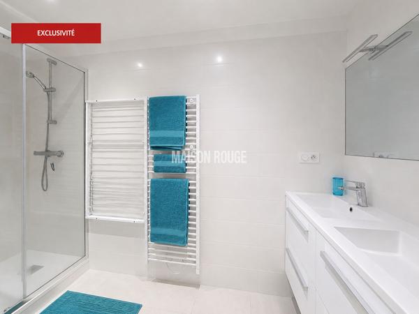 Appartement T3 à Saint-Malo Intra-Muros avec balcon, vue château et charme de l'ancien