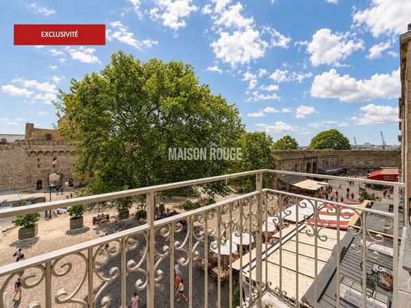 Appartement T3 à Saint-Malo Intra-Muros avec balcon, vue château et charme de l'ancien