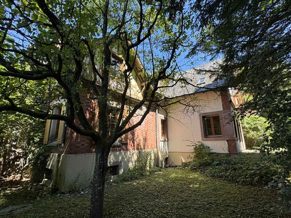 Maison - 7 pièces - 192 m²