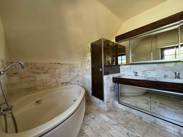 Maison - 7 pièces - 192 m²