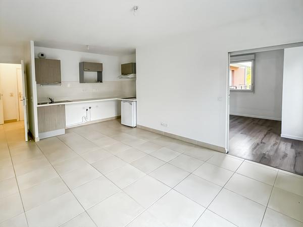 À LOUER - APPARTEMENT - MENNECY