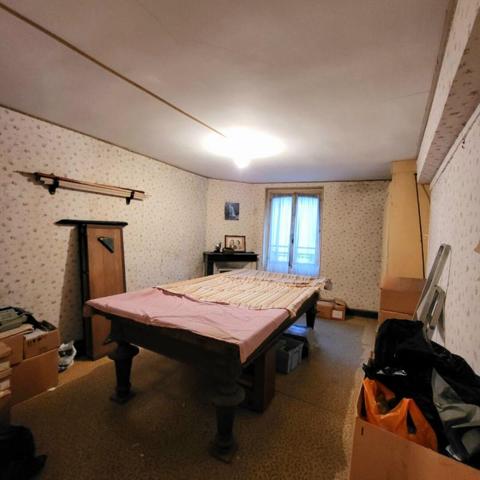 Maison à rénover (99m²), Nonancourt (27320), 7 pièces, garage, dépendance, cave à vin, terrain de 210 m². Prix HAI : 95 990
