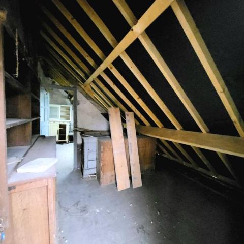 Maison à rénover (99m²), Nonancourt (27320), 7 pièces, garage, dépendance, cave à vin, terrain de 210 m². Prix HAI : 95 990