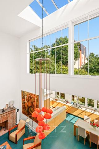 Paris XIV — Maison-atelier d’artistes avec 500m2 de jardin paysager et atelier indépendant