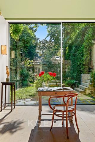 Paris XIV — Maison-atelier d’artistes avec 500m2 de jardin paysager et atelier indépendant