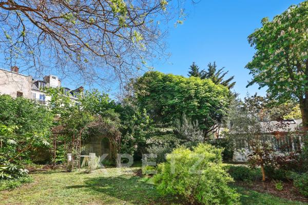 Paris XIV — Maison-atelier d’artistes avec 500m2 de jardin paysager et atelier indépendant